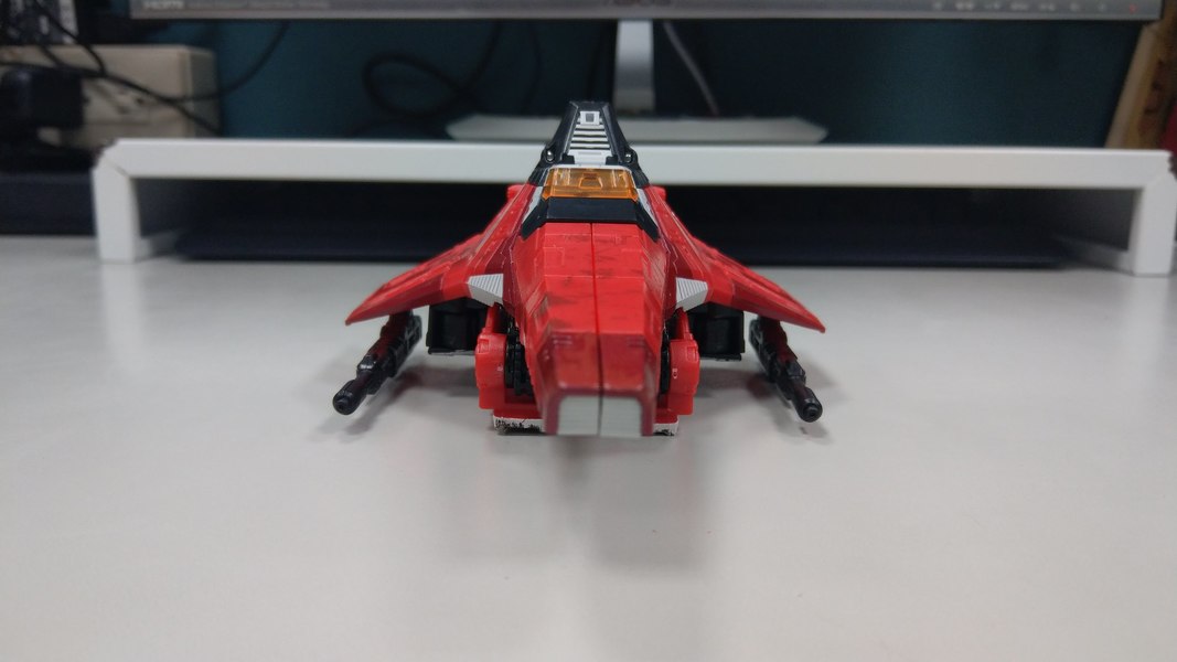 Transformers Generation Selects Red Wing In Hand Images  (22 of 26)